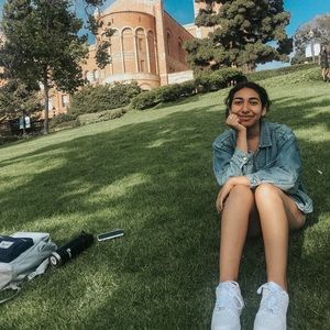 Meet your posher, Emelly!